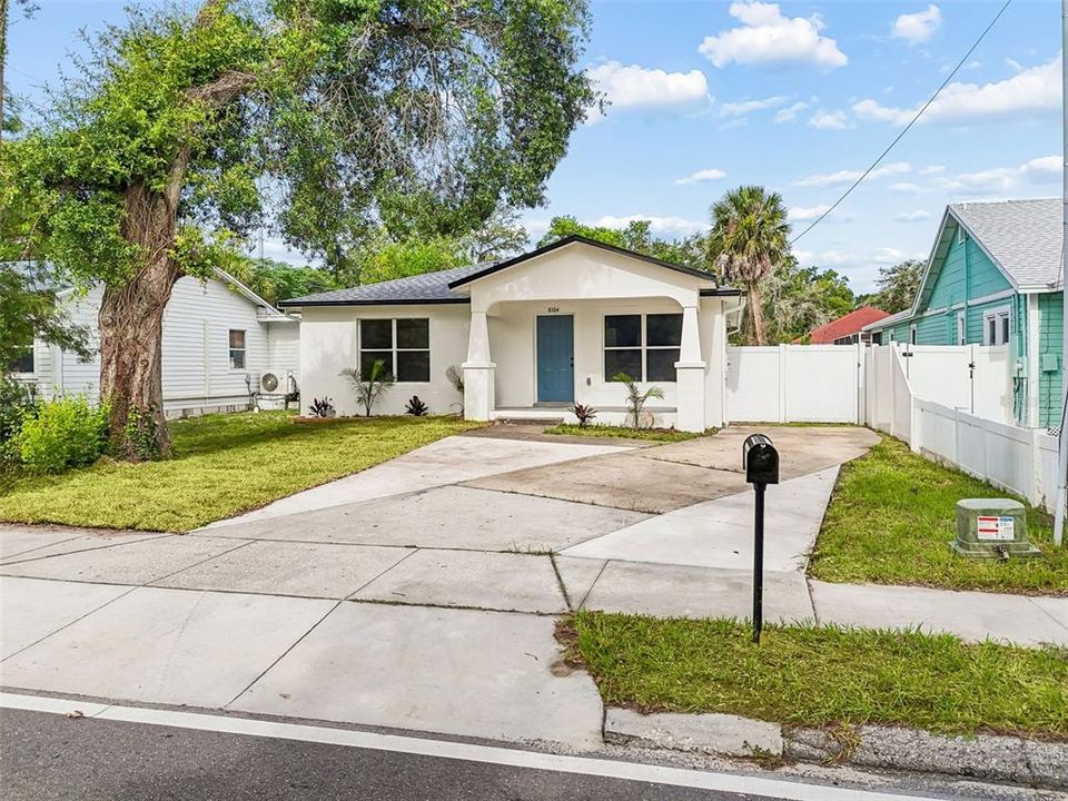 For Sale: $359,900 (3 beds, 2 baths, 1353 Square Feet)