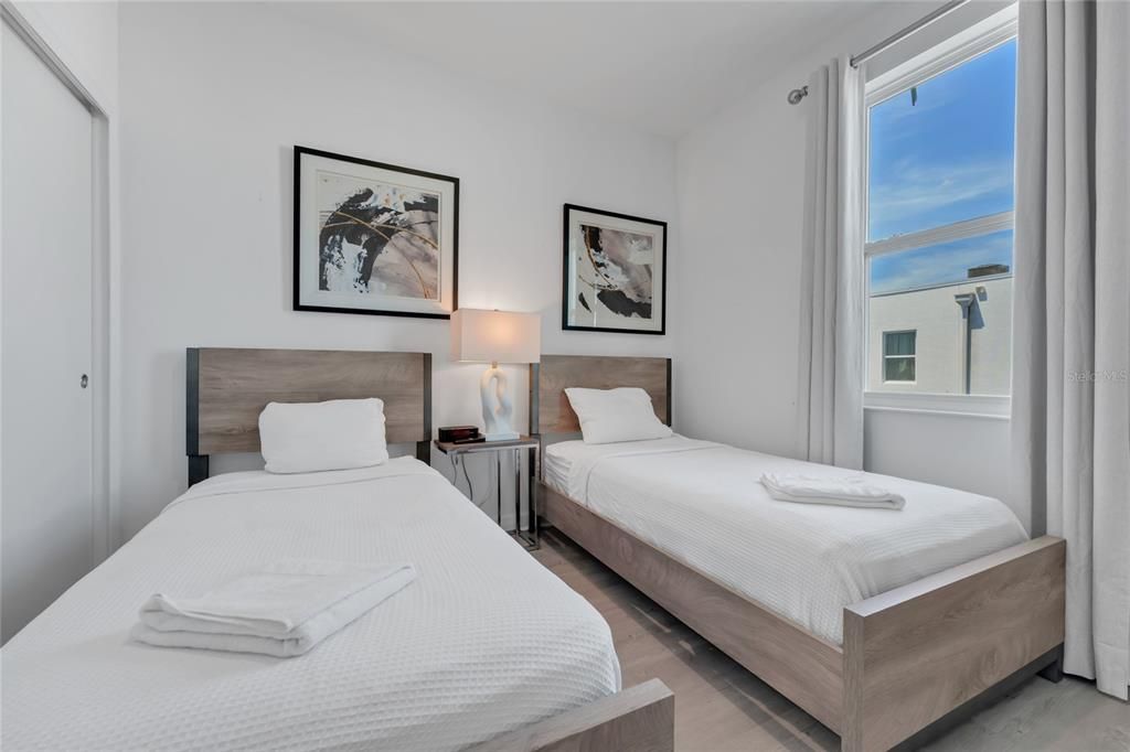 В аренду: $2,700 (5 спален, 4 ванн, 1671 Квадратных фут)