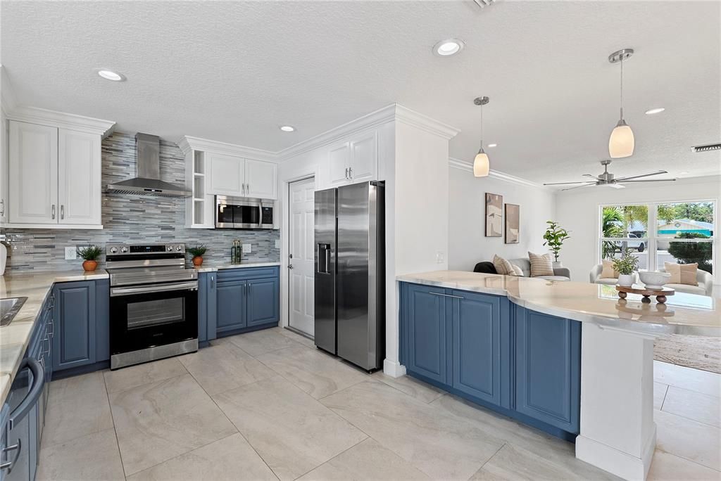 For Sale: $655,900 (3 beds, 2 baths, 2071 Square Feet)