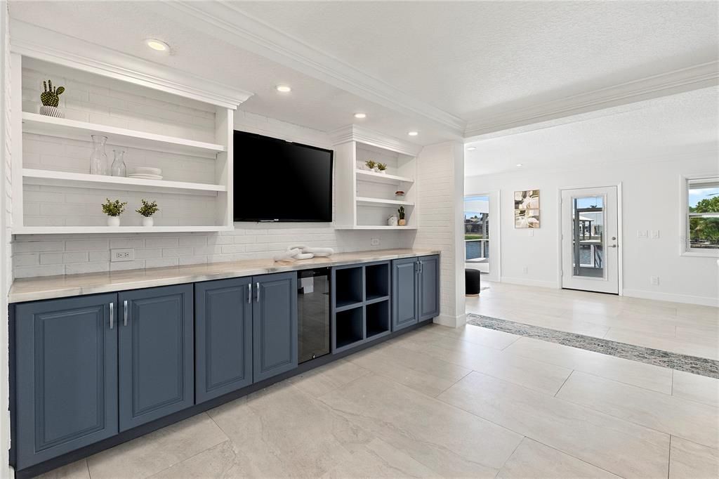 For Sale: $655,900 (3 beds, 2 baths, 2071 Square Feet)