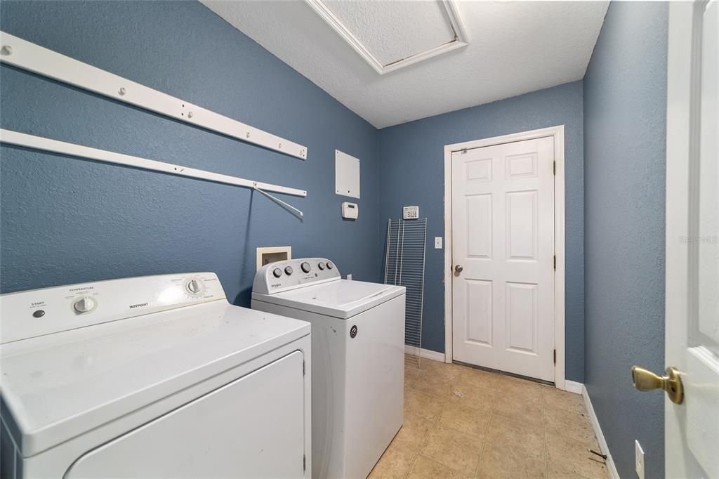 For Sale: $219,000 (3 beds, 2 baths, 1625 Square Feet)