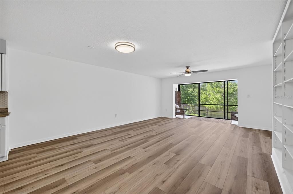For Sale: $235,900 (1 beds, 1 baths, 787 Square Feet)