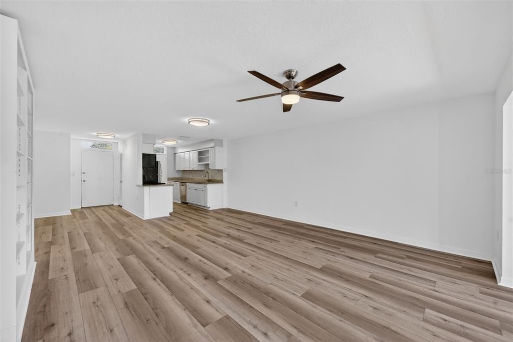 For Sale: $235,900 (1 beds, 1 baths, 787 Square Feet)