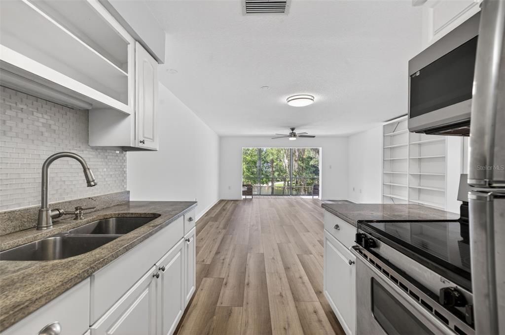 For Sale: $235,900 (1 beds, 1 baths, 787 Square Feet)