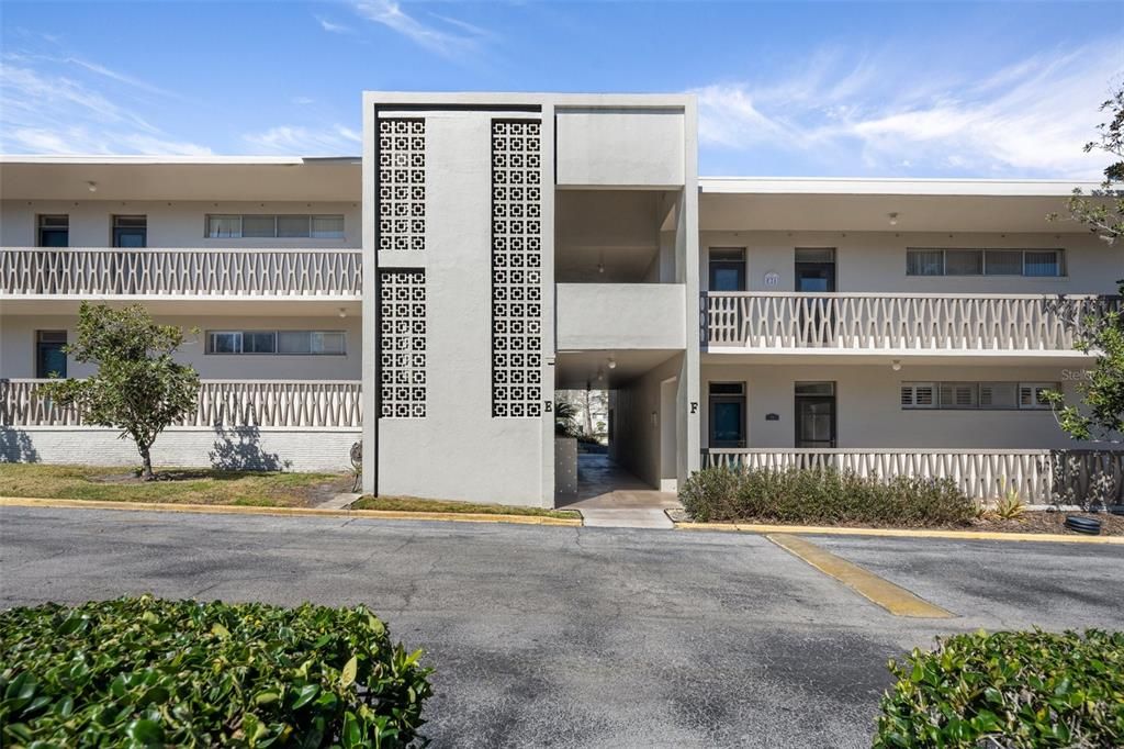 For Sale: $235,900 (1 beds, 1 baths, 787 Square Feet)
