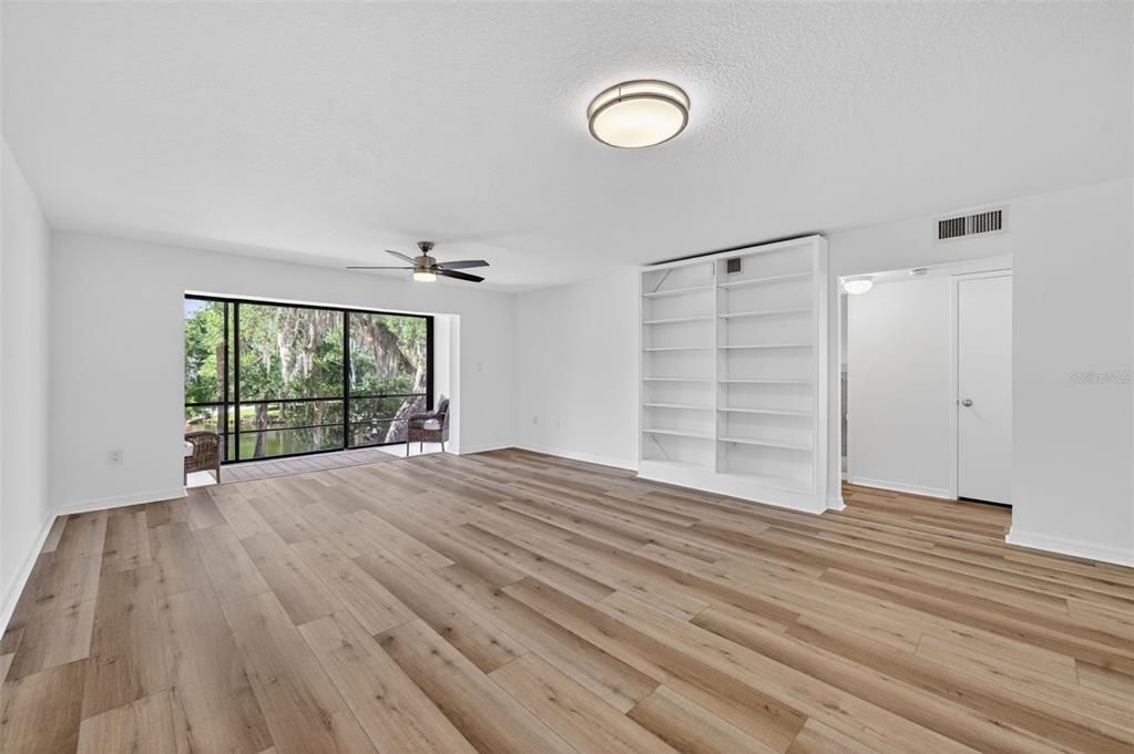 For Sale: $235,900 (1 beds, 1 baths, 787 Square Feet)
