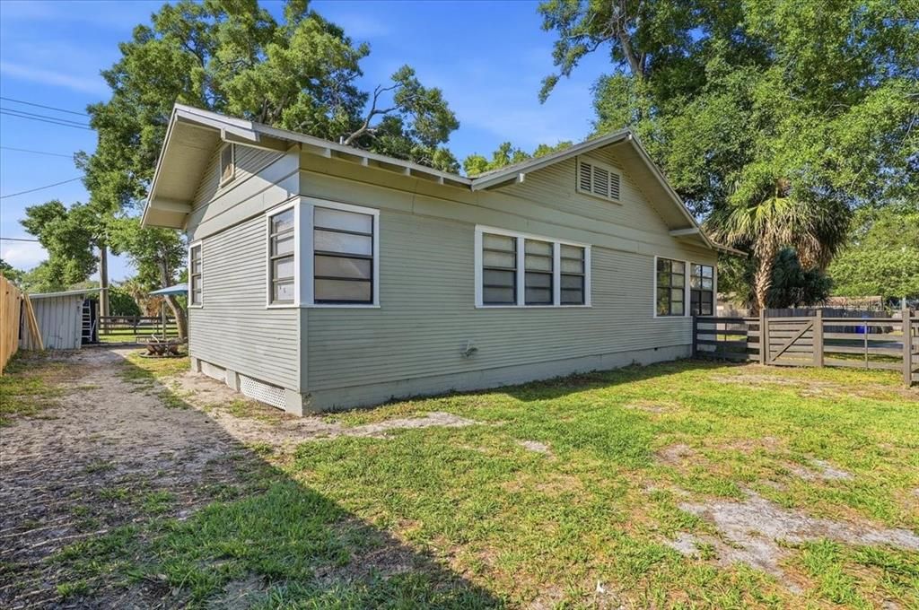 For Sale: $280,000 (3 beds, 2 baths, 1656 Square Feet)