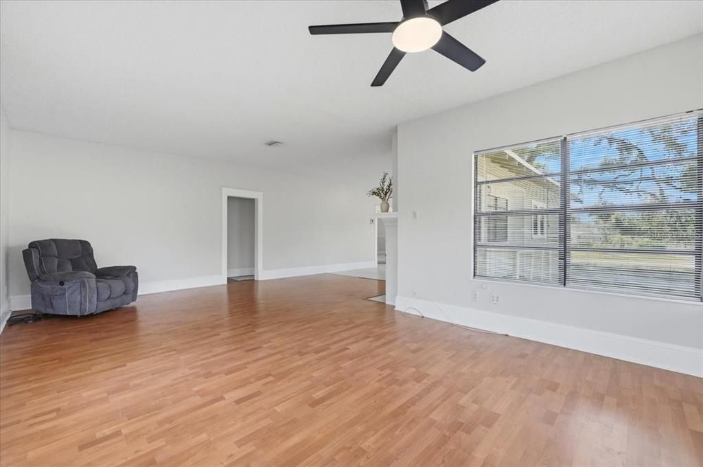 For Sale: $280,000 (3 beds, 2 baths, 1656 Square Feet)