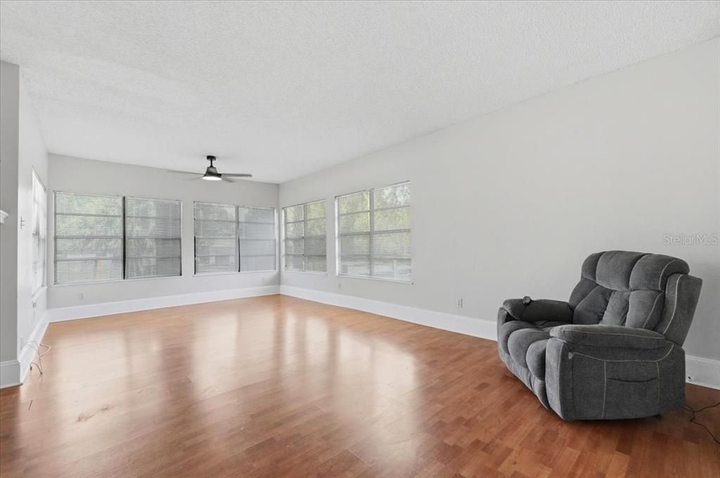 For Sale: $280,000 (3 beds, 2 baths, 1656 Square Feet)