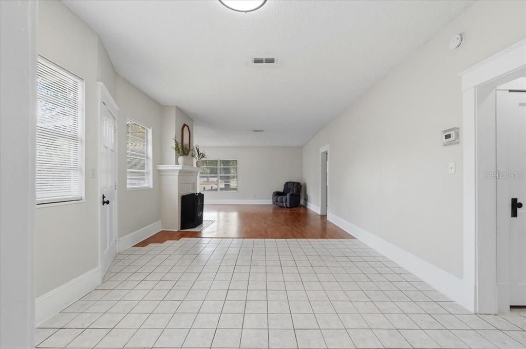 For Sale: $280,000 (3 beds, 2 baths, 1656 Square Feet)