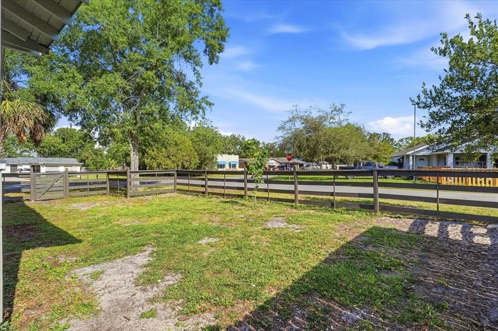For Sale: $280,000 (3 beds, 2 baths, 1656 Square Feet)