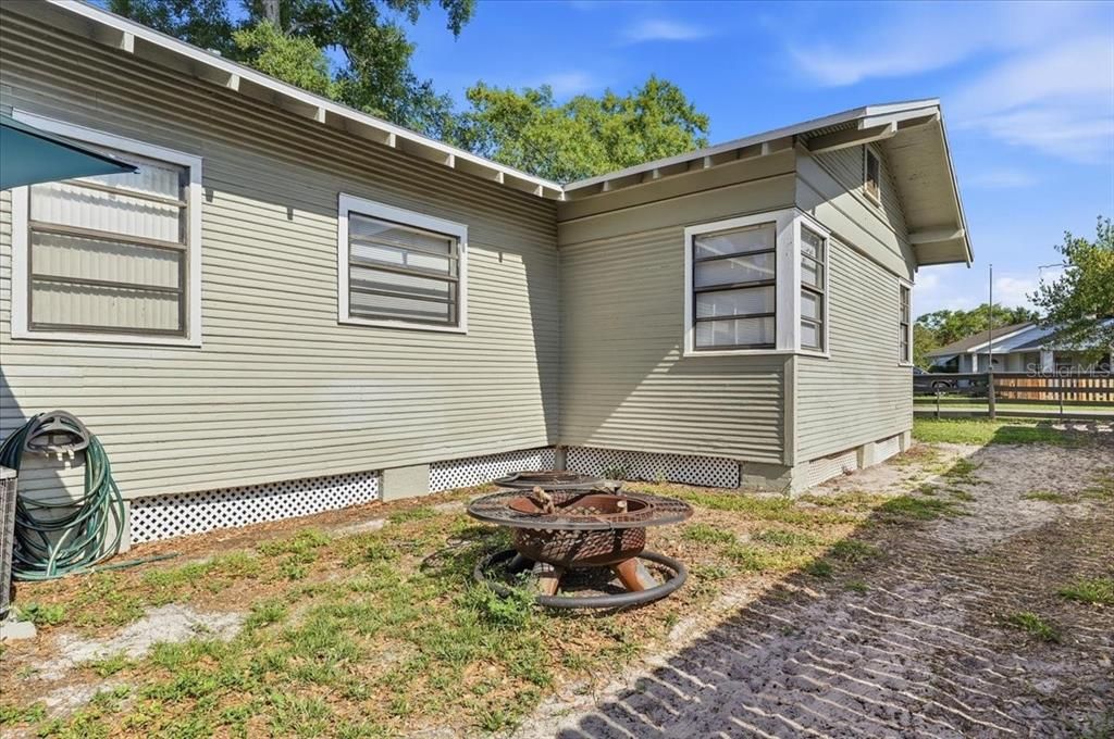 For Sale: $280,000 (3 beds, 2 baths, 1656 Square Feet)