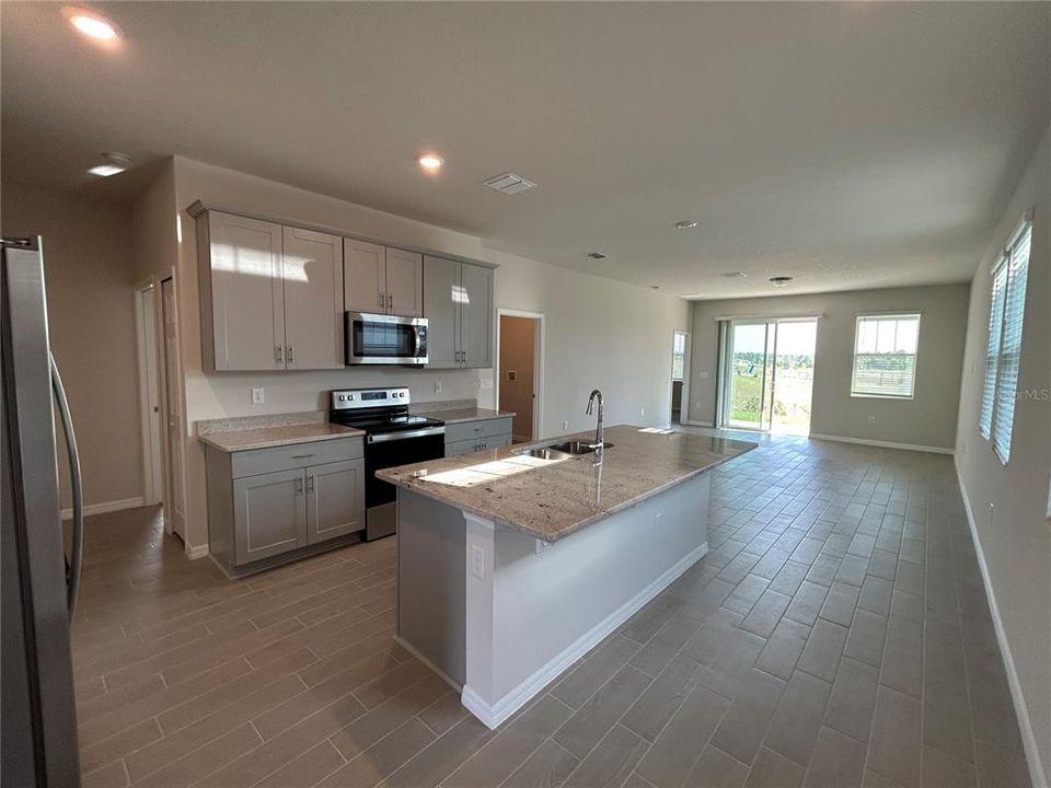 For Sale: $439,000 (4 beds, 2 baths, 1610 Square Feet)