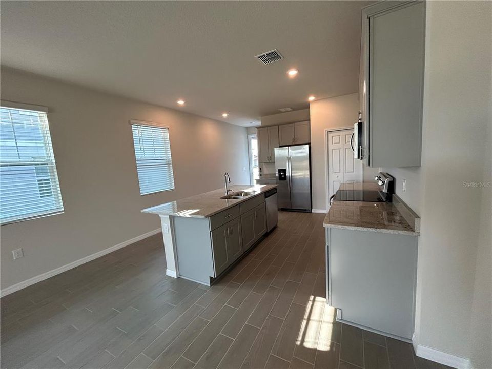 For Sale: $439,000 (4 beds, 2 baths, 1610 Square Feet)
