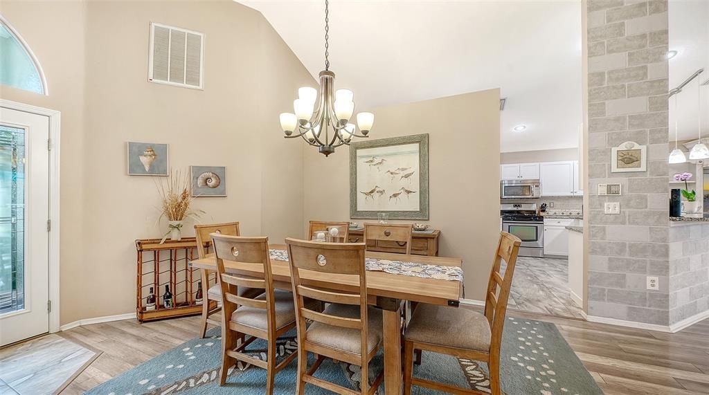 For Sale: $399,000 (2 beds, 2 baths, 1651 Square Feet)