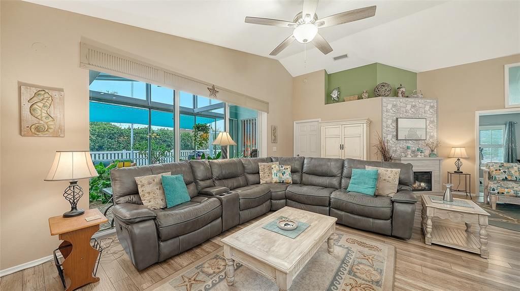 For Sale: $399,000 (2 beds, 2 baths, 1651 Square Feet)
