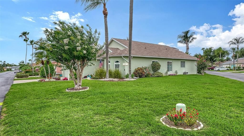 For Sale: $399,000 (2 beds, 2 baths, 1651 Square Feet)