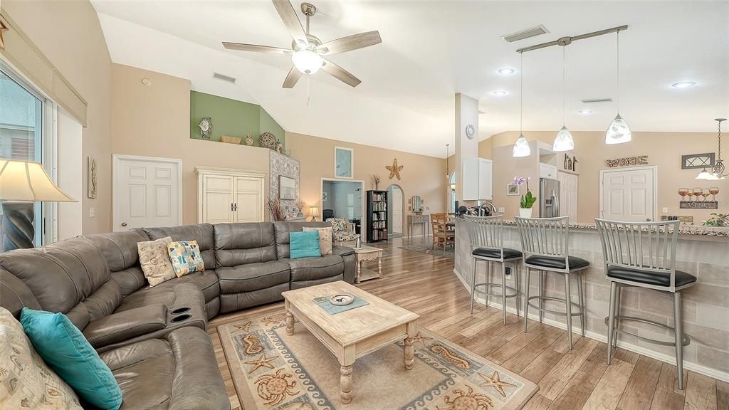 For Sale: $399,000 (2 beds, 2 baths, 1651 Square Feet)