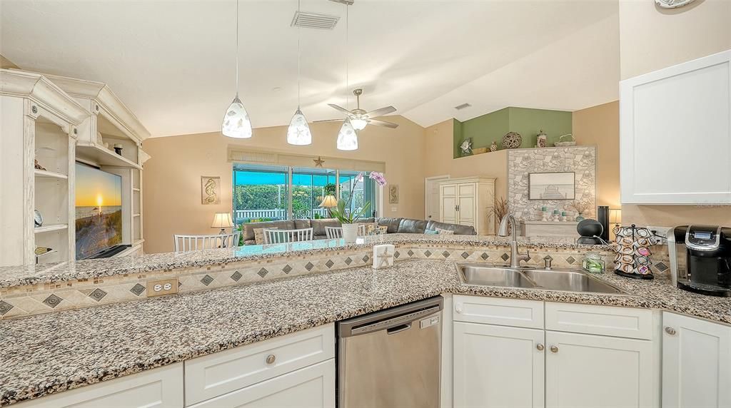 For Sale: $399,000 (2 beds, 2 baths, 1651 Square Feet)
