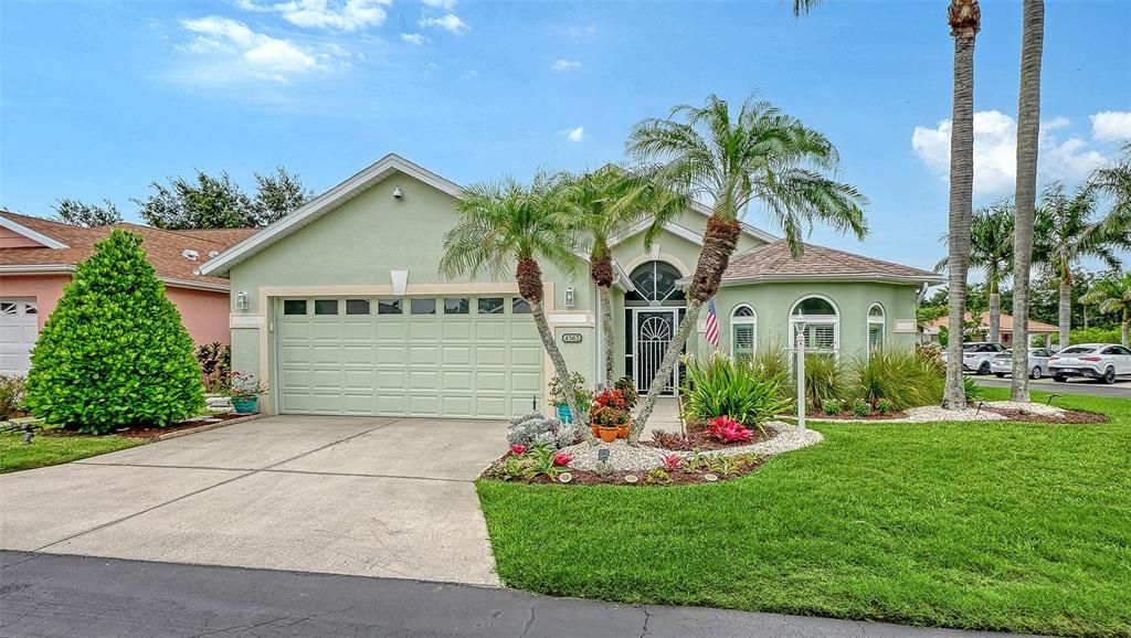 For Sale: $399,000 (2 beds, 2 baths, 1651 Square Feet)