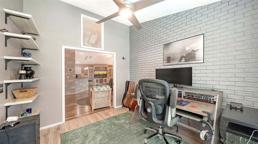 For Sale: $399,000 (2 beds, 2 baths, 1651 Square Feet)