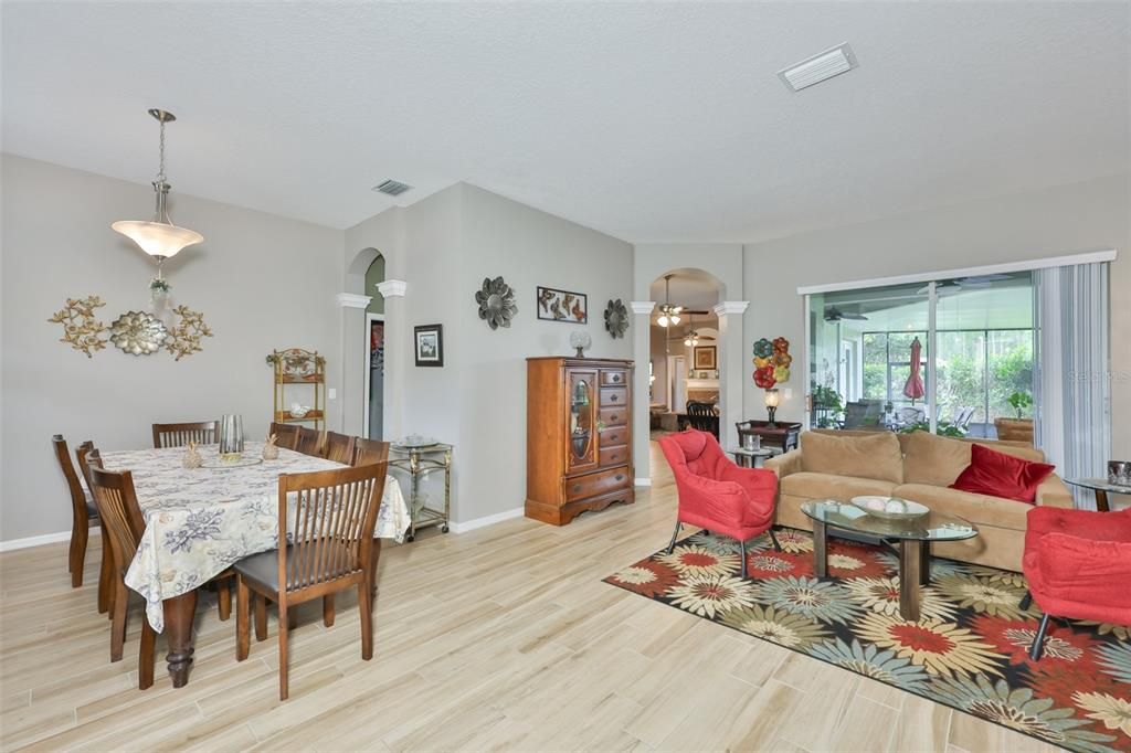 En Venta: $529,000 (4 camas, 3 baños, 2658 Pies cuadrados)