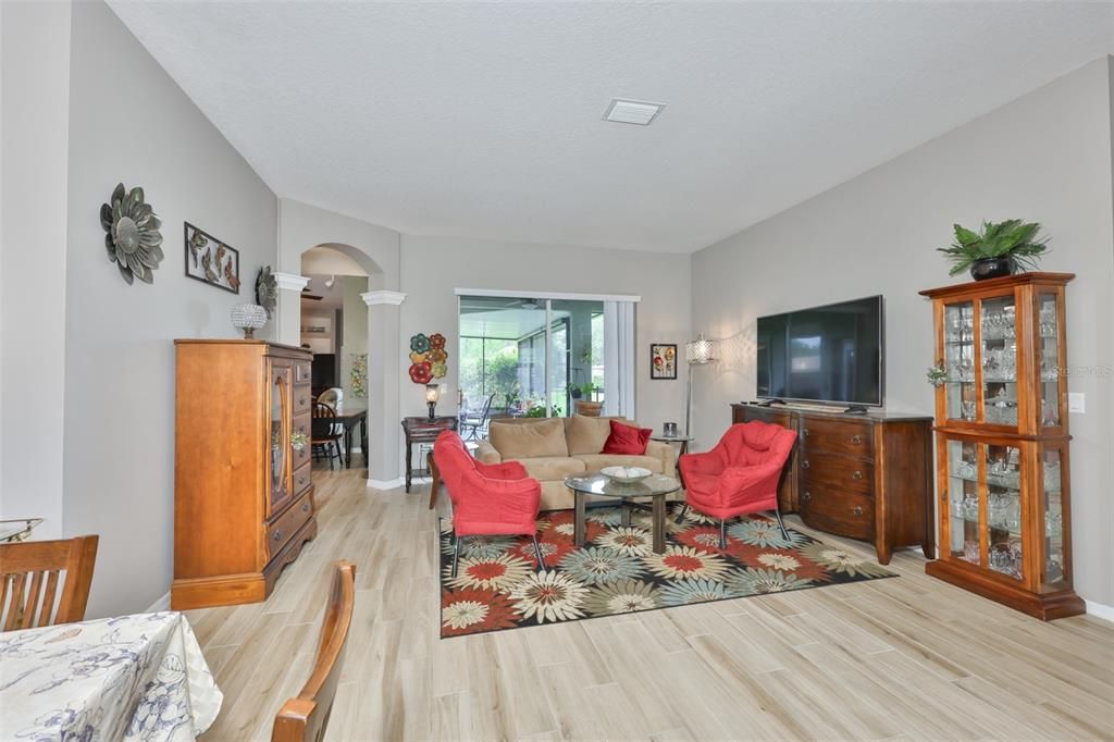 En Venta: $529,000 (4 camas, 3 baños, 2658 Pies cuadrados)