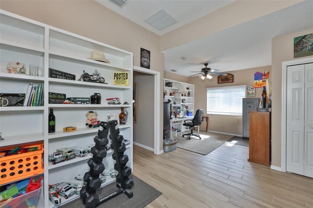 En Venta: $529,000 (4 camas, 3 baños, 2658 Pies cuadrados)