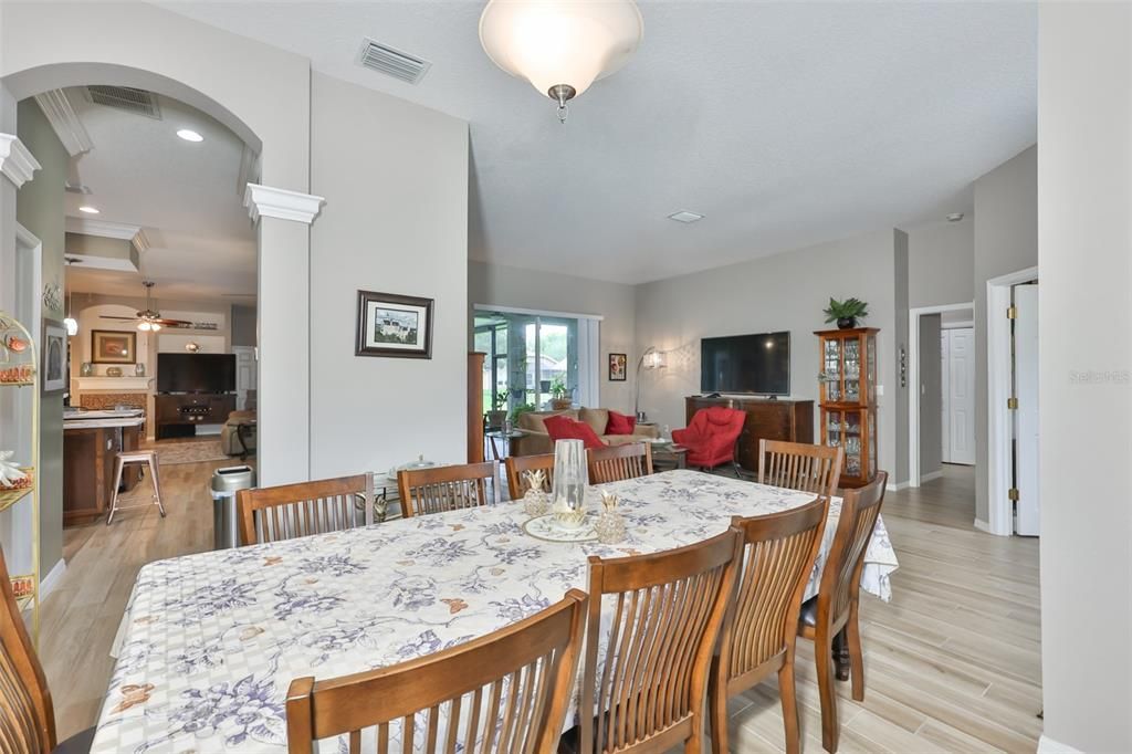 En Venta: $529,000 (4 camas, 3 baños, 2658 Pies cuadrados)