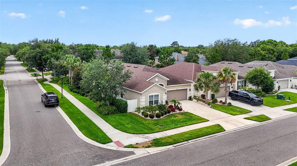 For Sale: $649,900 (4 beds, 3 baths, 2415 Square Feet)