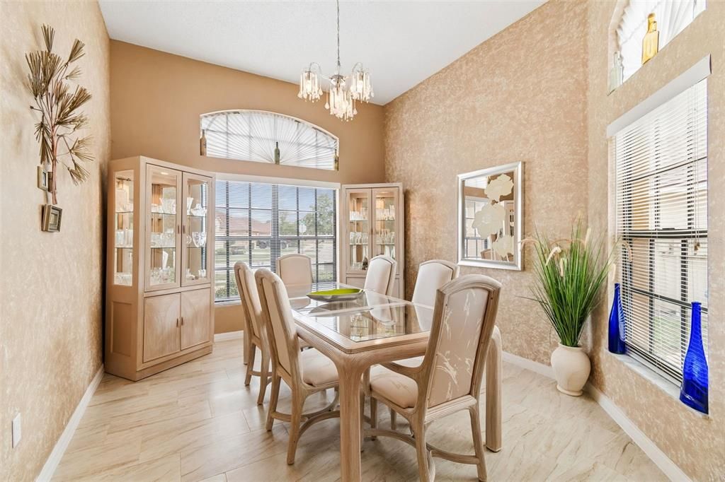 На продажу: $310,000 (3 спален, 2 ванн, 1831 Квадратных фут)
