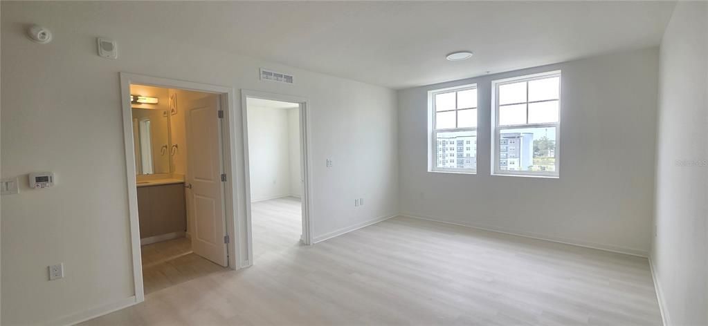 For Rent: $1,800 (1 beds, 1 baths, 750 Square Feet)