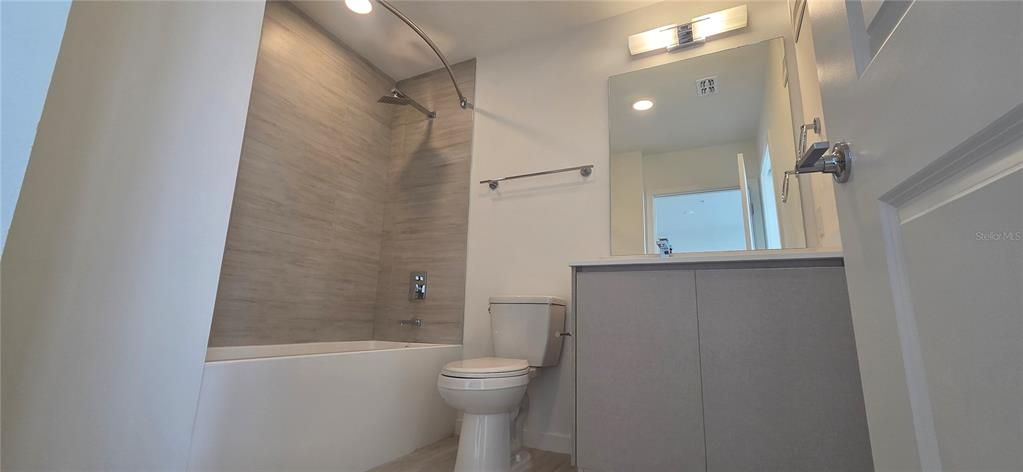 For Rent: $1,800 (1 beds, 1 baths, 750 Square Feet)