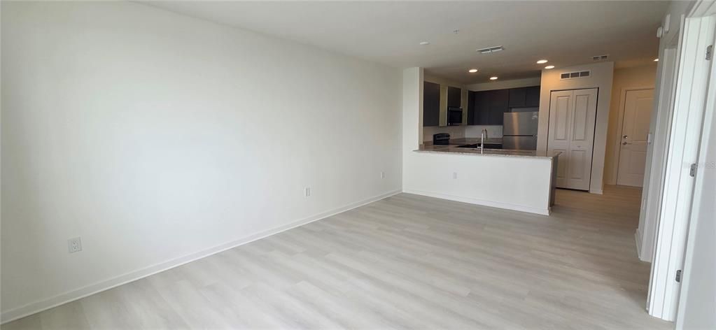 For Rent: $1,800 (1 beds, 1 baths, 750 Square Feet)