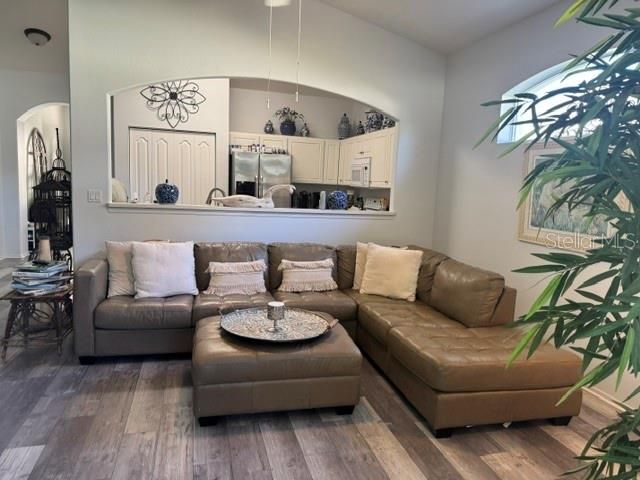 For Sale: $287,000 (3 beds, 2 baths, 1369 Square Feet)