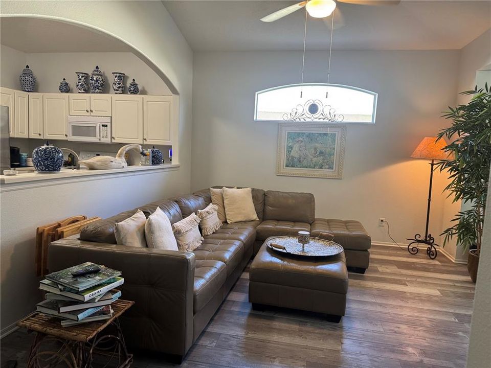 For Sale: $287,000 (3 beds, 2 baths, 1369 Square Feet)