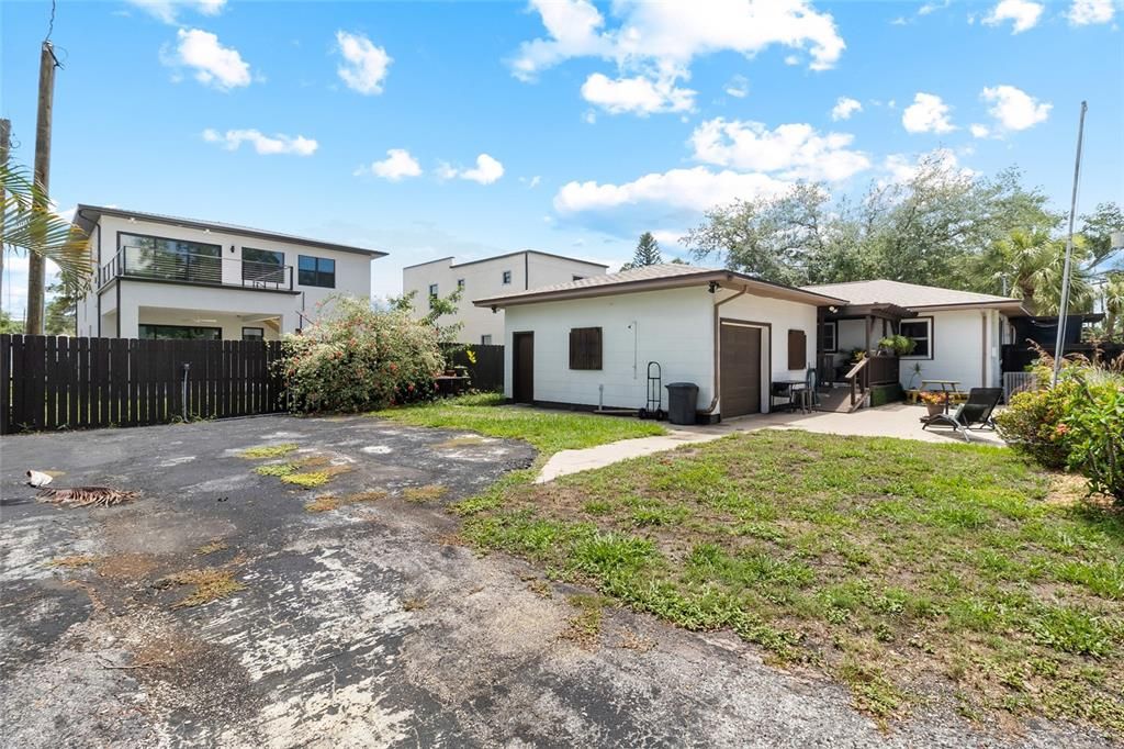 For Sale: $524,900 (2 beds, 2 baths, 1032 Square Feet)