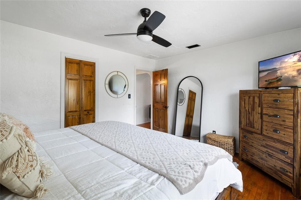 For Sale: $524,900 (2 beds, 2 baths, 1032 Square Feet)