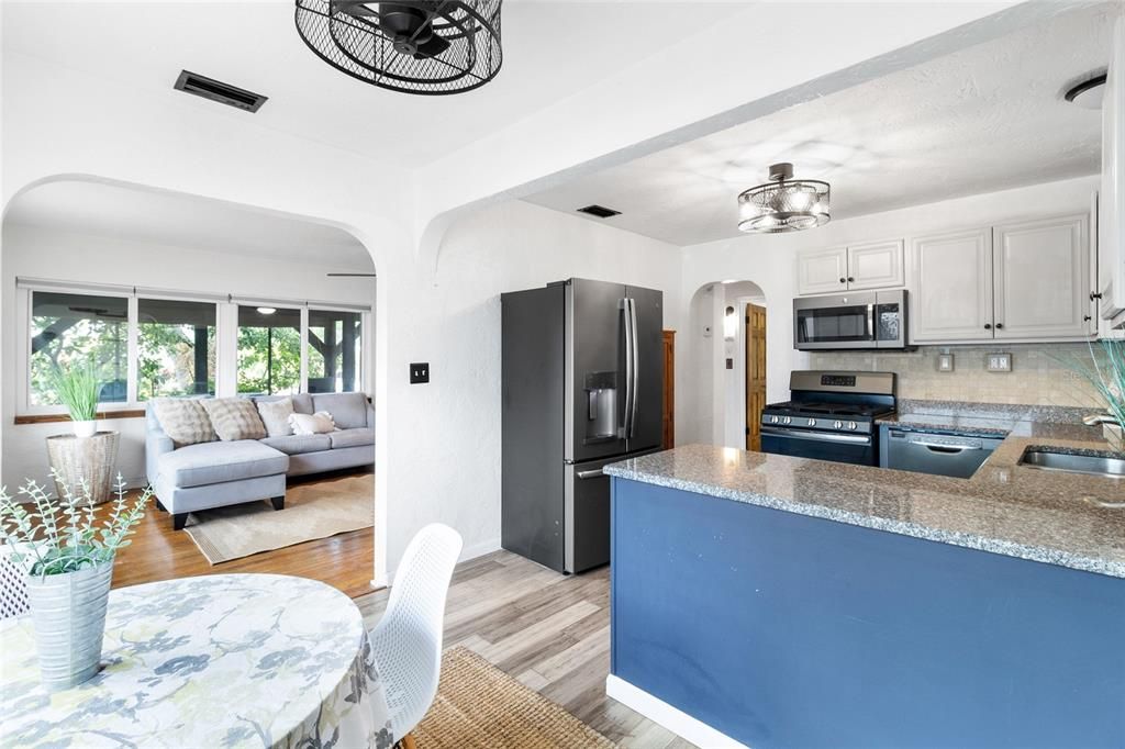 For Sale: $524,900 (2 beds, 2 baths, 1032 Square Feet)