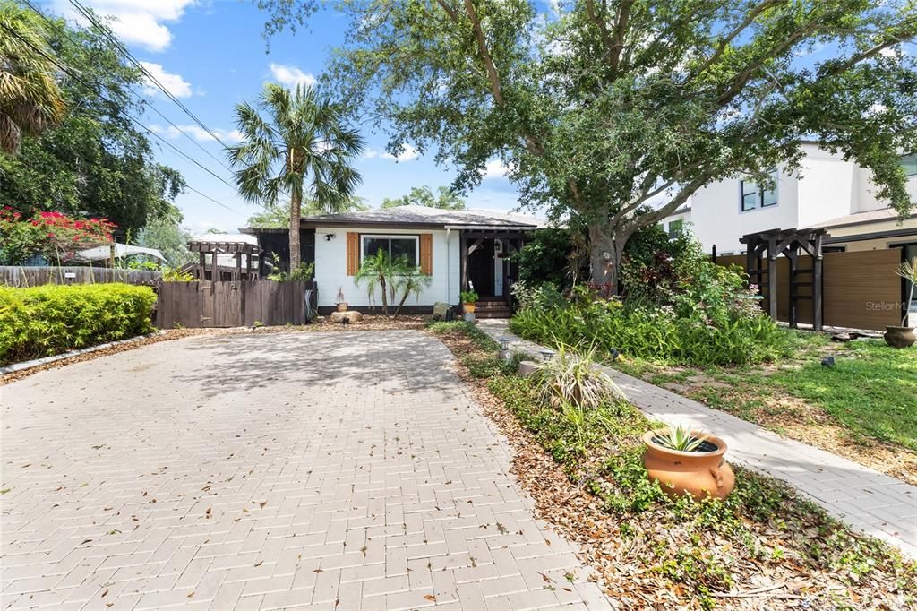 For Sale: $524,900 (2 beds, 2 baths, 1032 Square Feet)