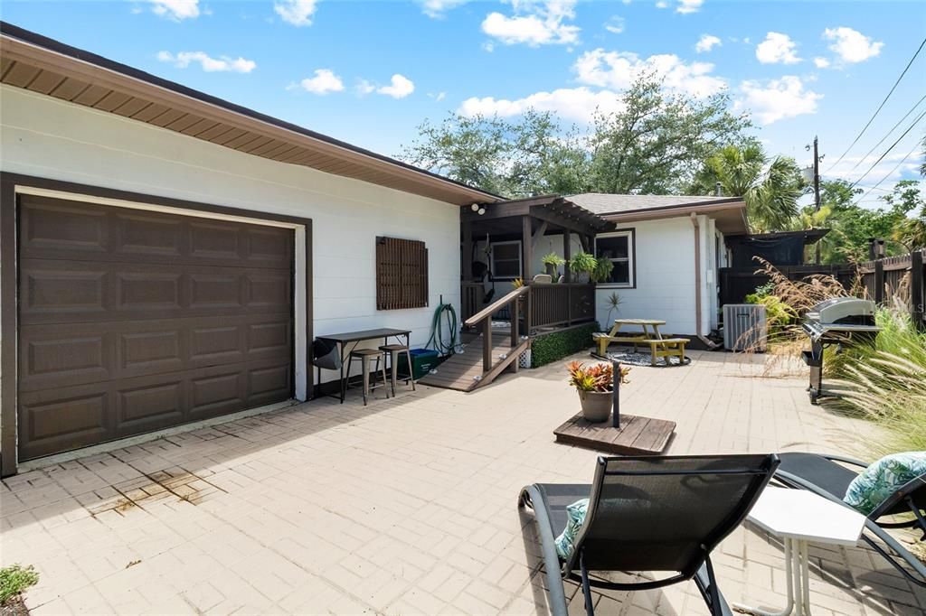 For Sale: $524,900 (2 beds, 2 baths, 1032 Square Feet)