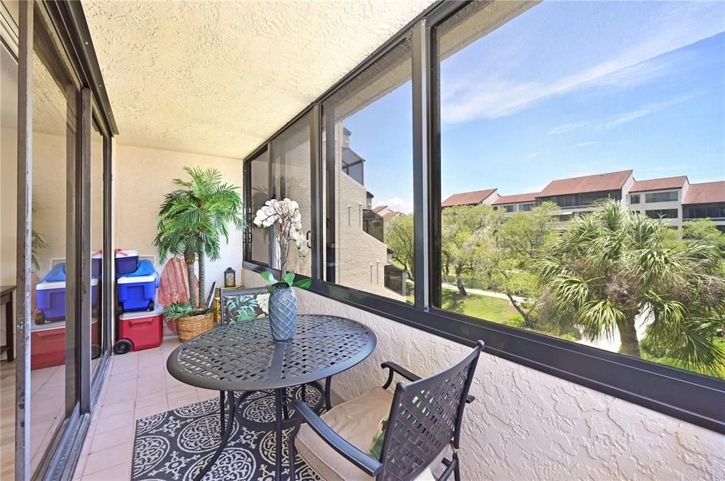 For Sale: $630,000 (2 beds, 2 baths, 1401 Square Feet)