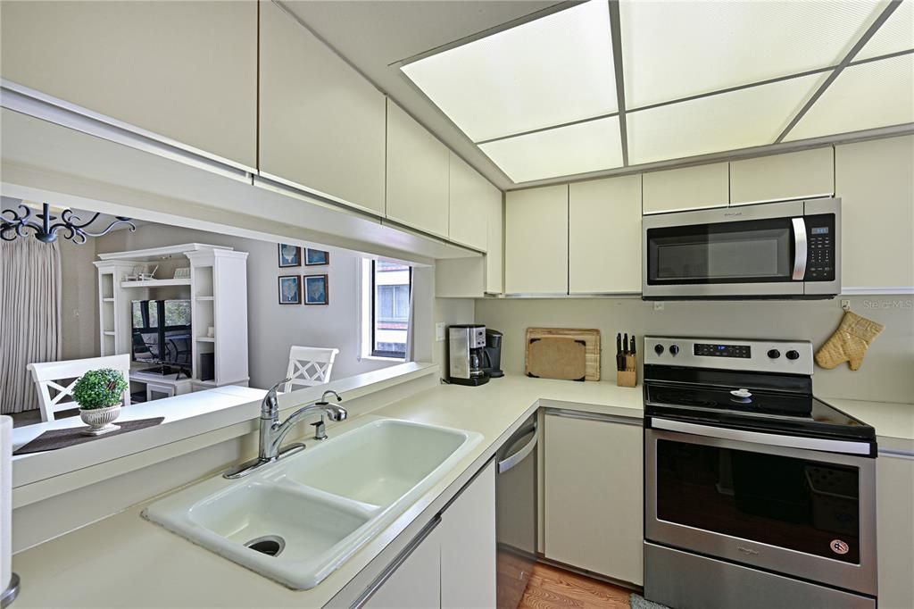 For Sale: $630,000 (2 beds, 2 baths, 1401 Square Feet)