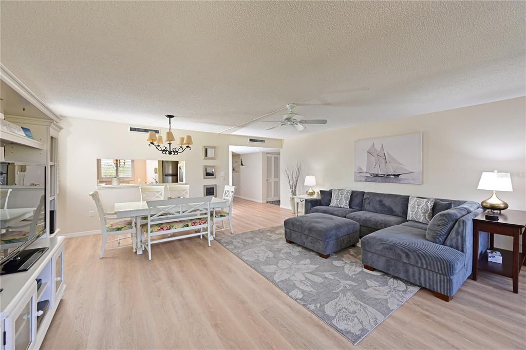 For Sale: $630,000 (2 beds, 2 baths, 1401 Square Feet)