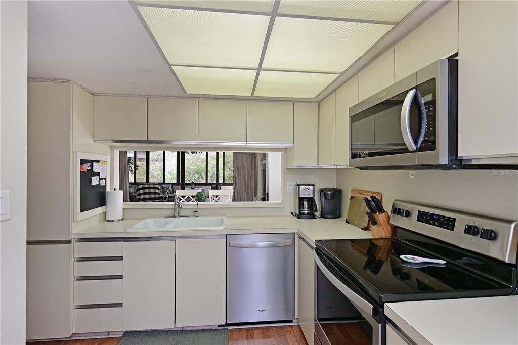 For Sale: $630,000 (2 beds, 2 baths, 1401 Square Feet)