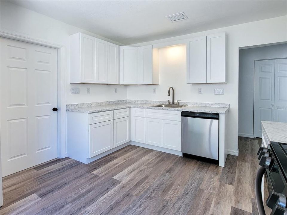 For Sale: $259,900 (3 beds, 1 baths, 1004 Square Feet)
