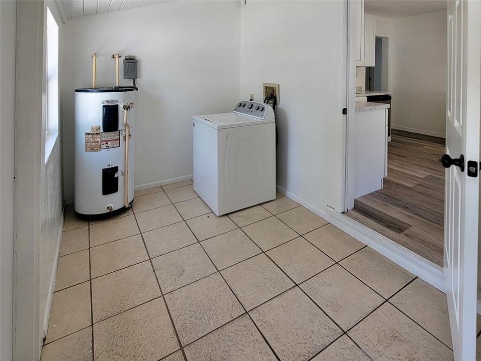 For Sale: $259,900 (3 beds, 1 baths, 1004 Square Feet)