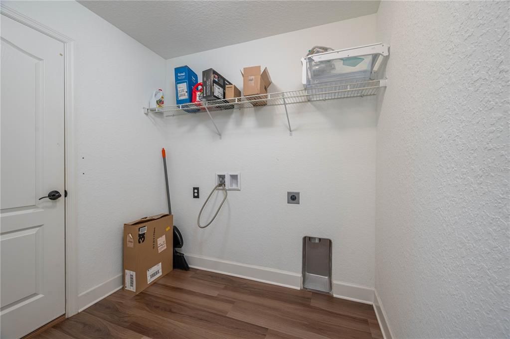 В аренду: $2,400 (4 спален, 2 ванн, 1801 Квадратных фут)