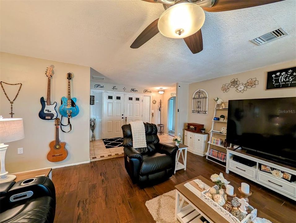 En Venta: $289,990 (2 camas, 2 baños, 1512 Pies cuadrados)