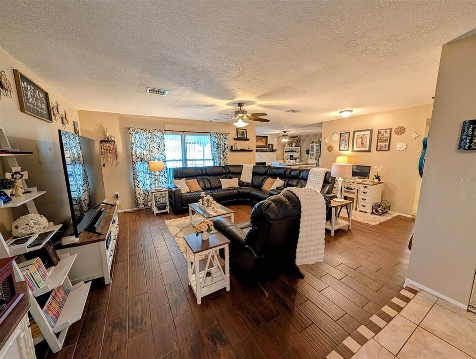 En Venta: $289,990 (2 camas, 2 baños, 1512 Pies cuadrados)